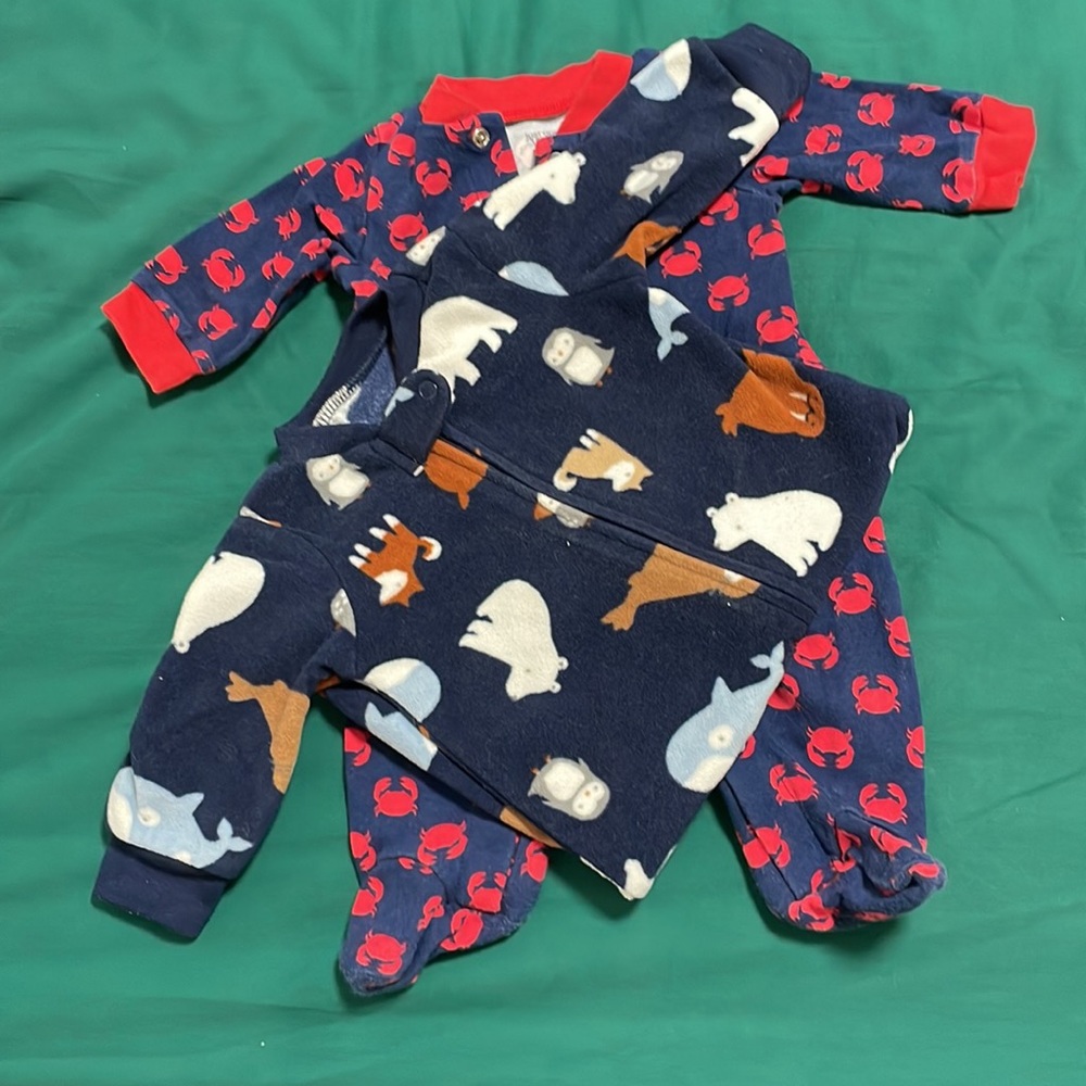 Bundle for discount 4 for $20- Baby pajamas. One fleece, one cotton. 0-3 month